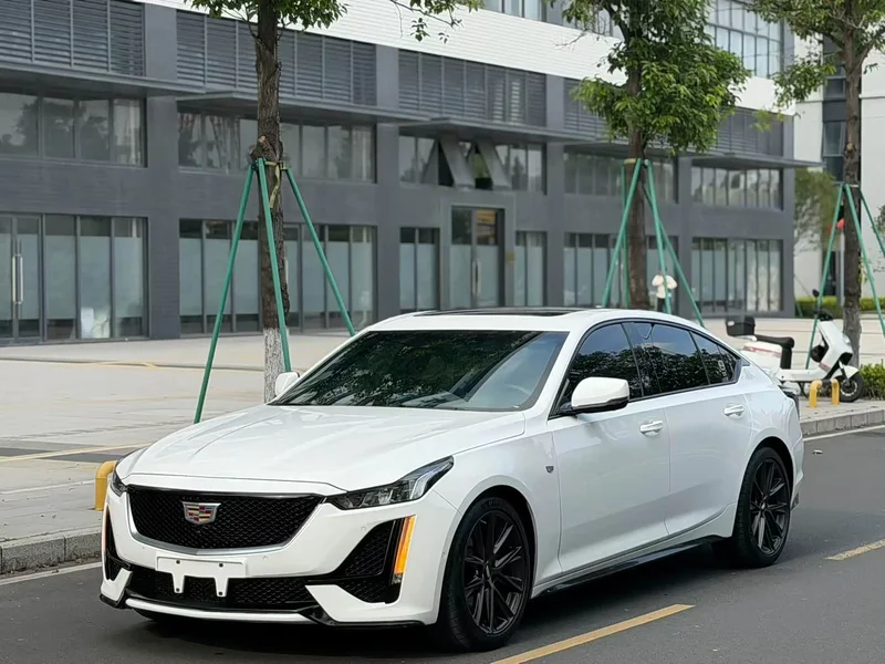 Cadillac CT5 — фото 1