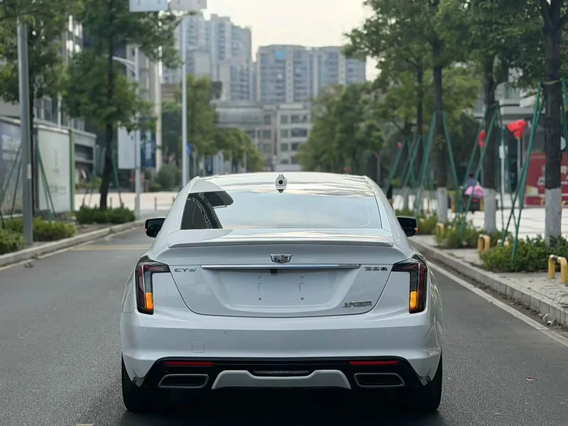 Cadillac CT5 — фото 8