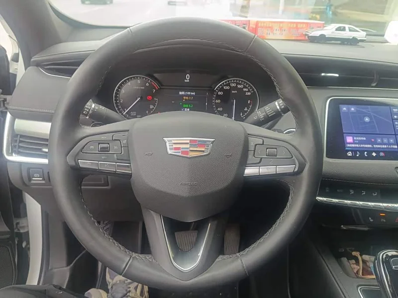 Cadillac XT4 — фото 15
