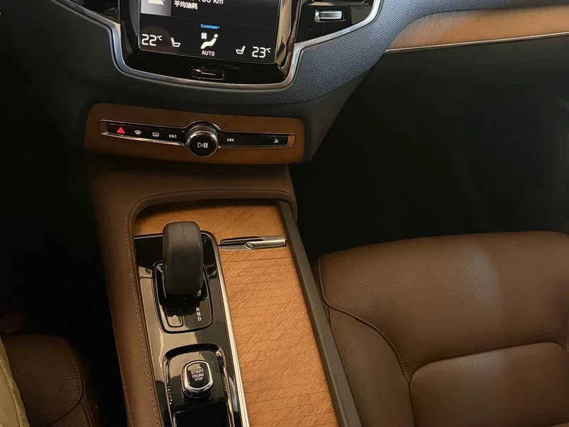 Volvo XC90 — фото 10