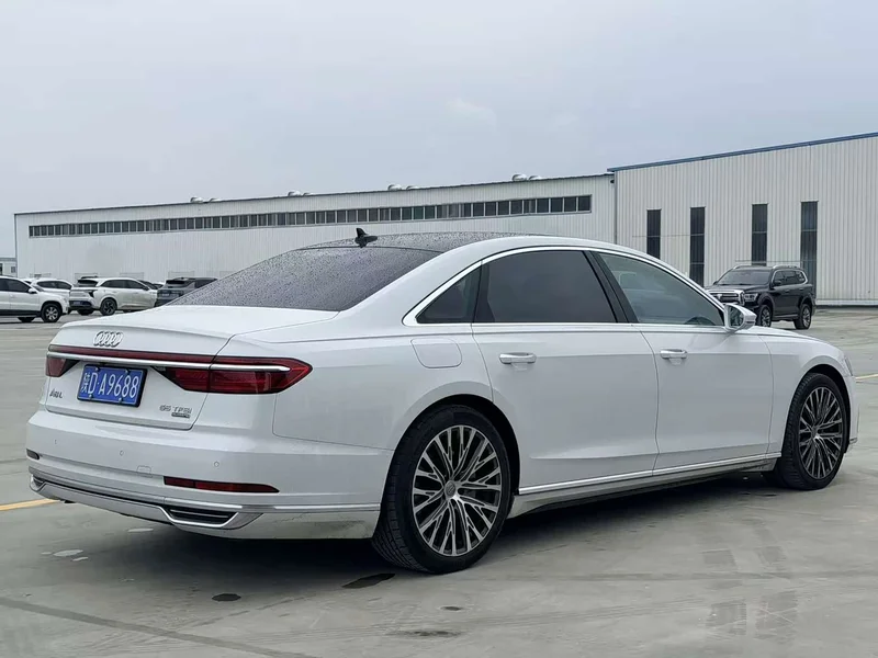 Audi A8 — фото 7