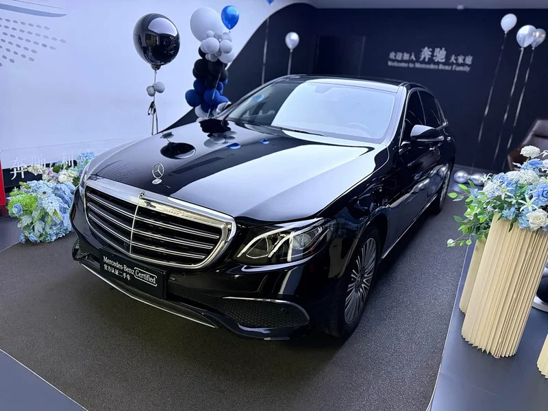 Mercedes-Benz E-Class — фото 1