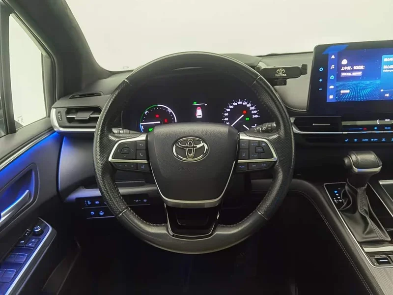 Toyota Sienna — фото 11