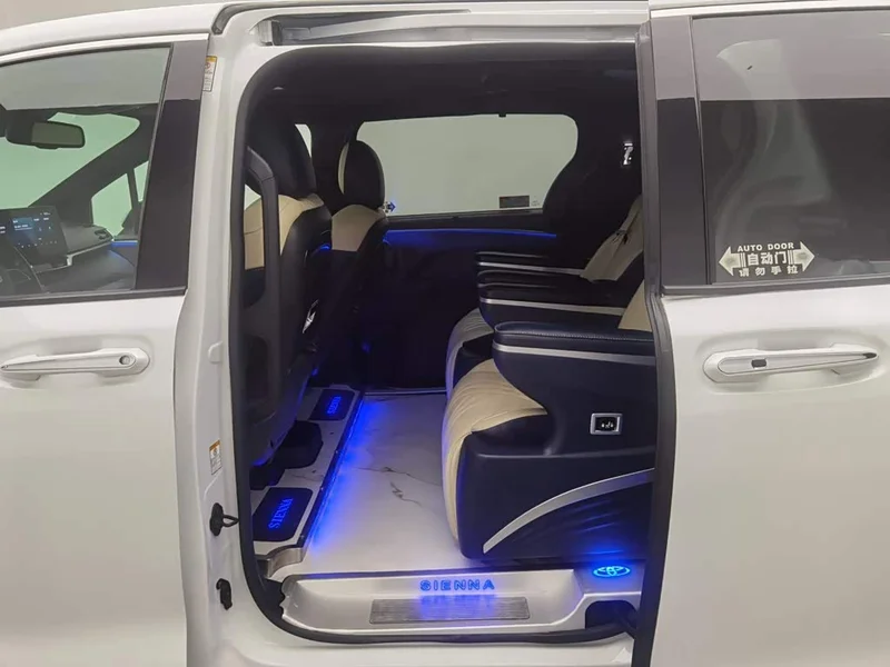 Toyota Sienna — фото 15