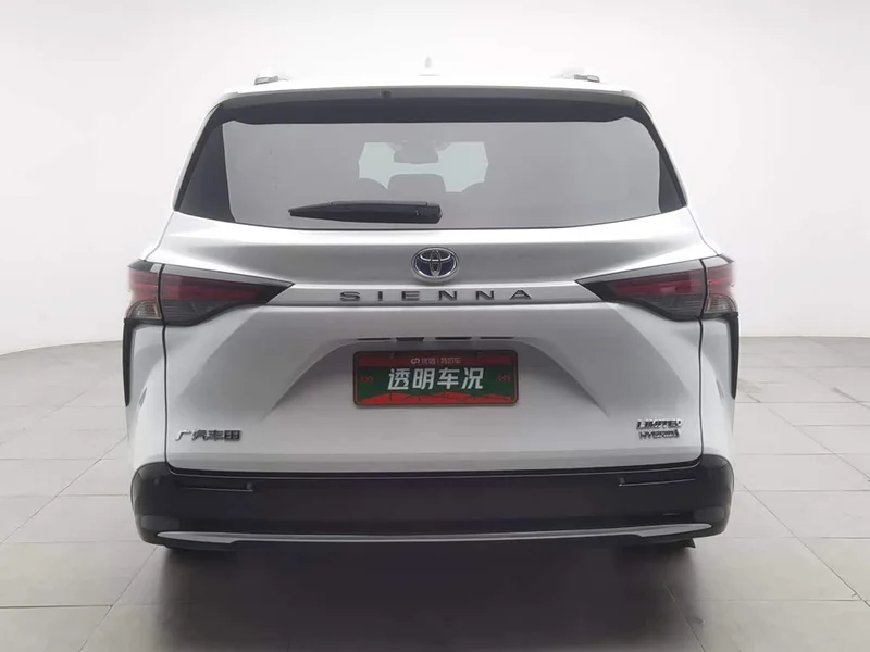 Toyota Sienna — фото 4