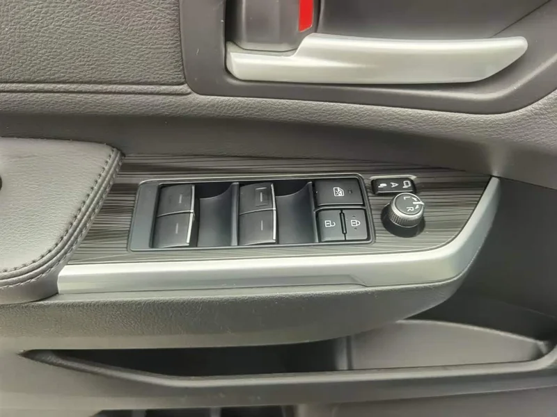 Toyota Sienna — фото 9