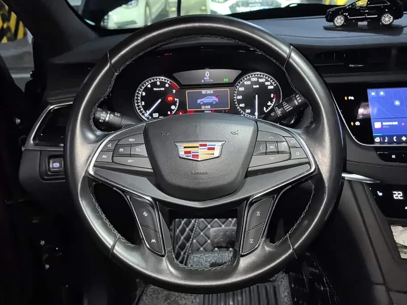 Cadillac XT5 — фото 15