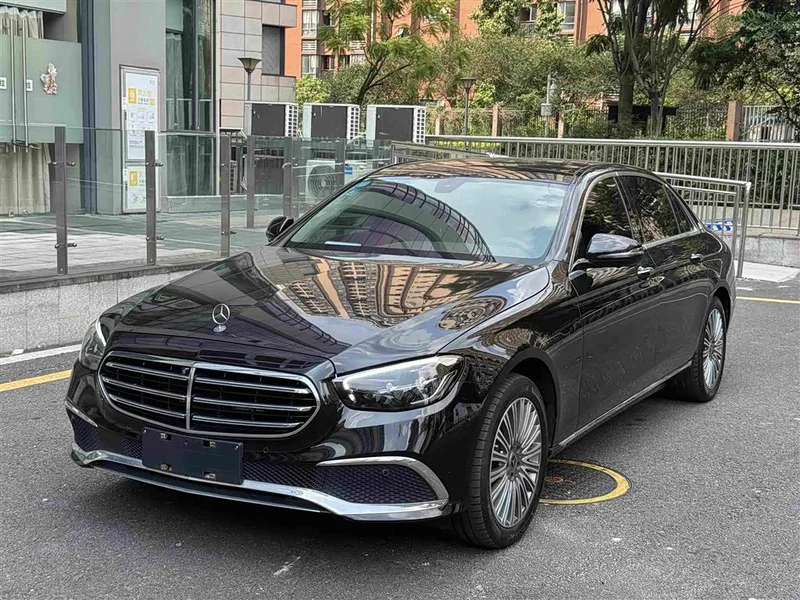 Mercedes-Benz E-Class — фото 1