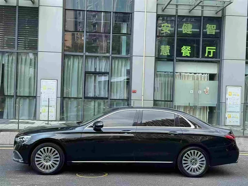 Mercedes-Benz E-Class — фото 2