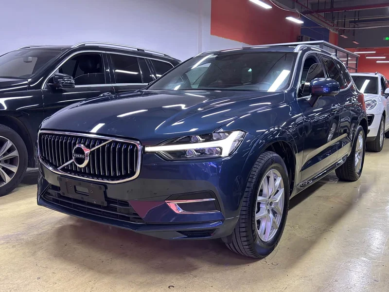 Volvo XC60 — фото 1