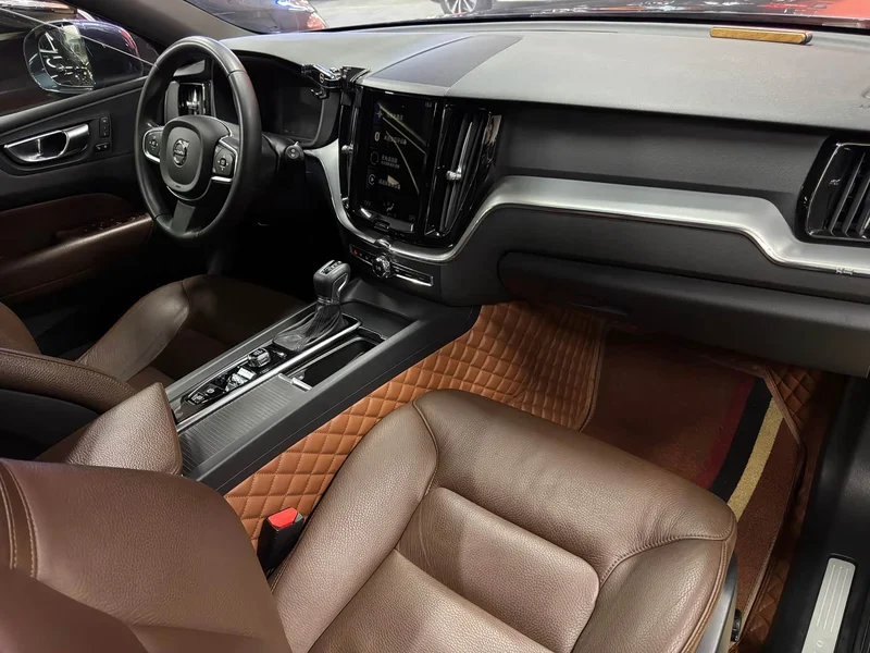 Volvo XC60 — фото 14