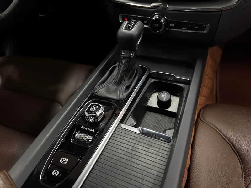 Volvo XC60 — фото 15