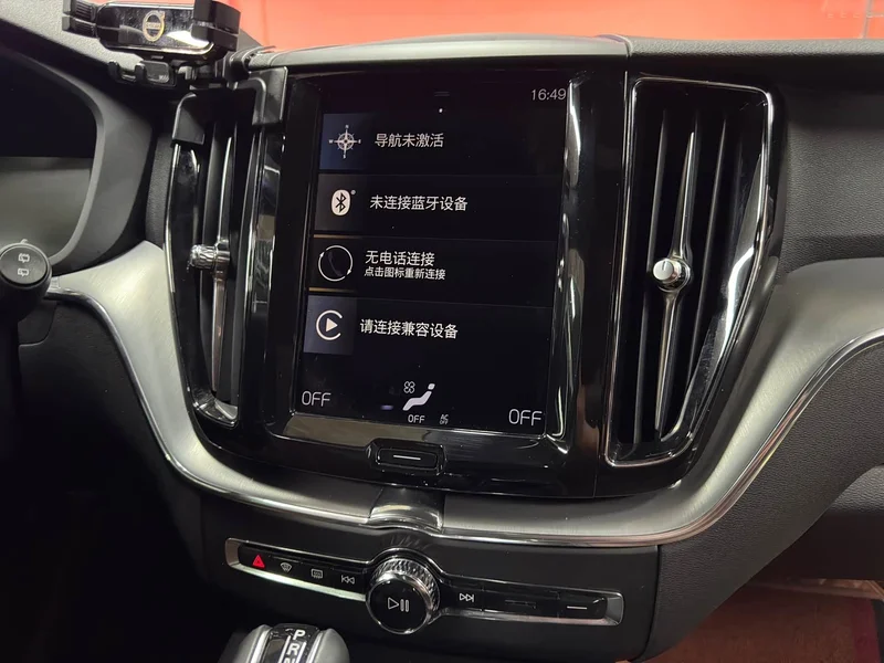 Volvo XC60 — фото 16