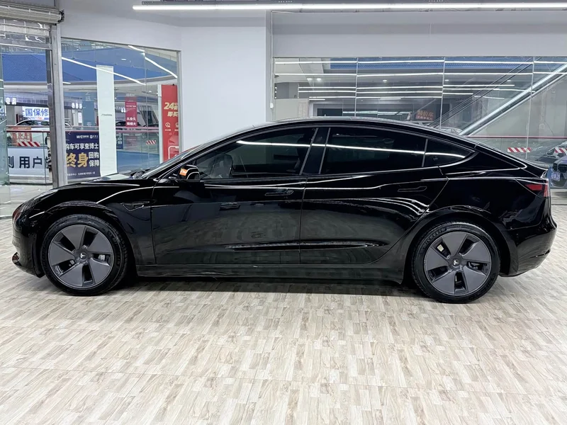 Tesla Model 3 — фото 2