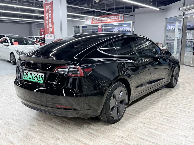 Tesla Model 3 — фото 4