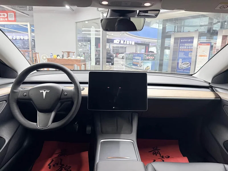 Tesla Model 3 — фото 8