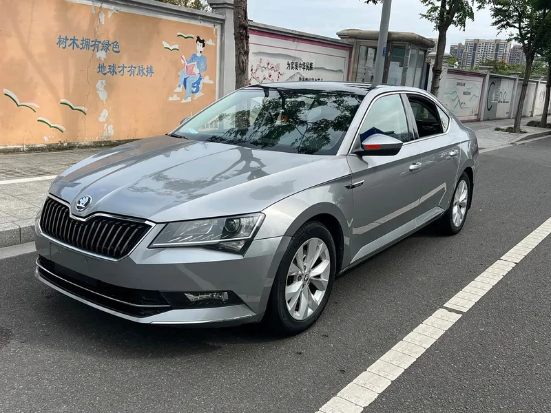 Skoda Superb — фото 1
