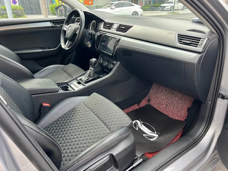 Skoda Superb — фото 11