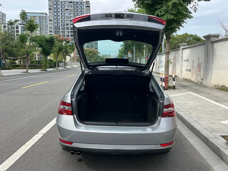 Skoda Superb — фото 15