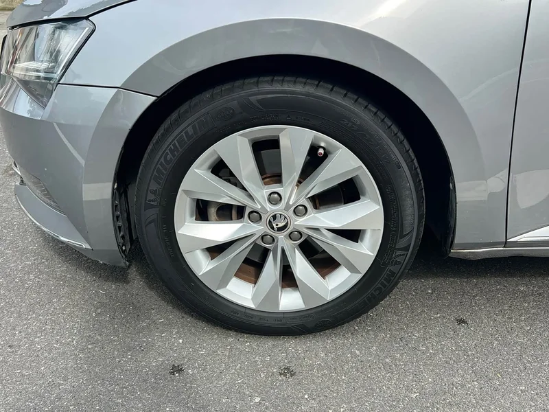 Skoda Superb — фото 16