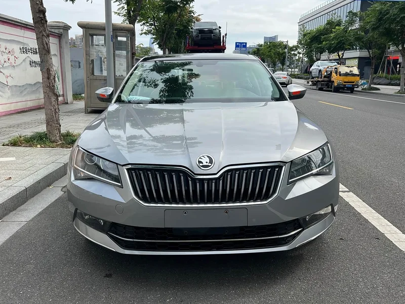 Skoda Superb — фото 2