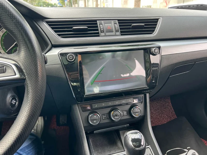 Skoda Superb — фото 4