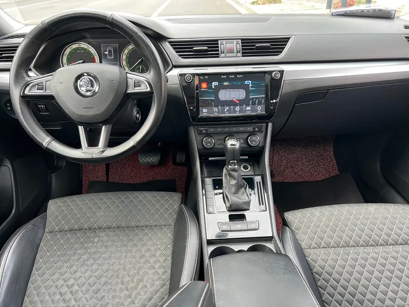 Skoda Superb — фото 5