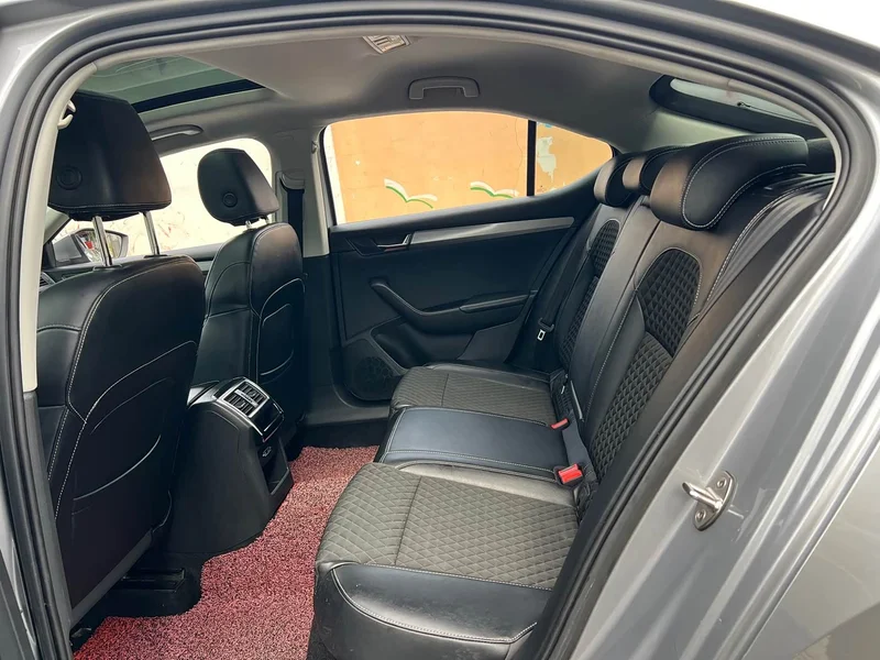 Skoda Superb — фото 8