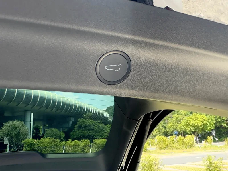 Tesla Model Y — фото 12