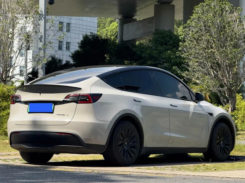 Tesla Model Y — фото 13