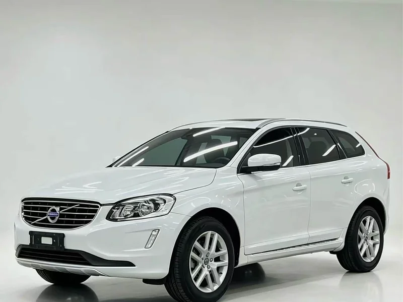 Volvo XC60 — фото 1