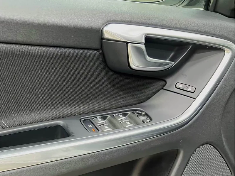 Volvo XC60 — фото 14