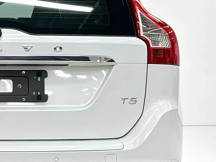 Volvo XC60 — фото 16