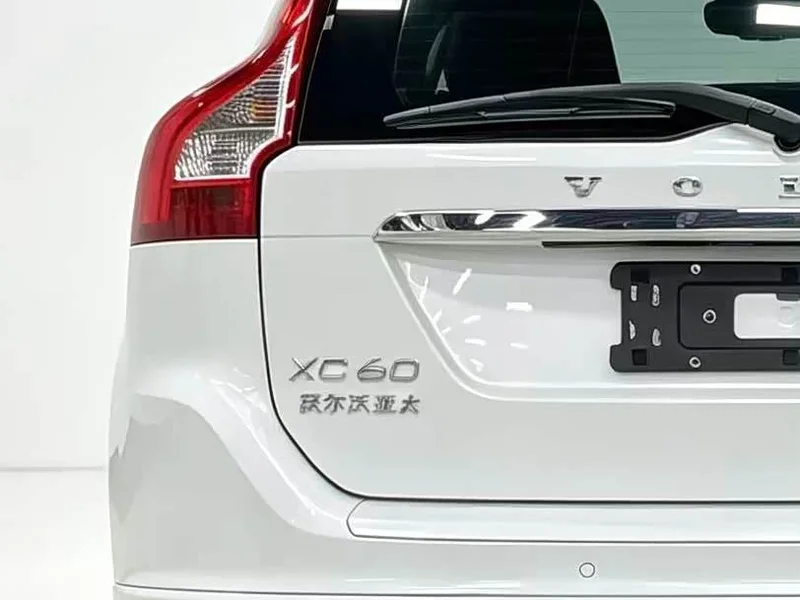 Volvo XC60 — фото 17