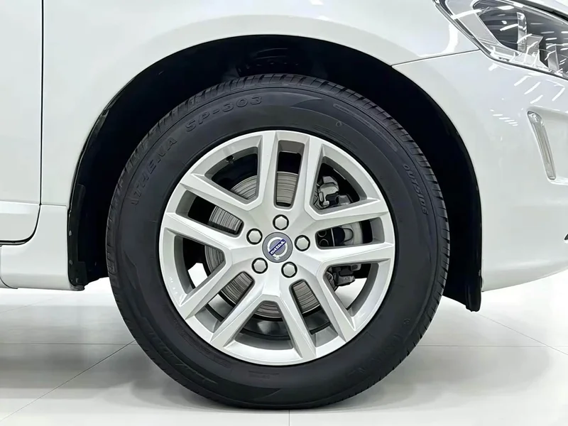 Volvo XC60 — фото 20