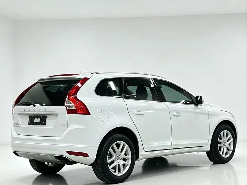 Volvo XC60 — фото 5