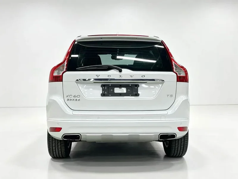 Volvo XC60 — фото 7