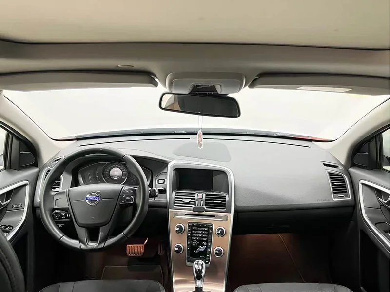 Volvo XC60 — фото 10