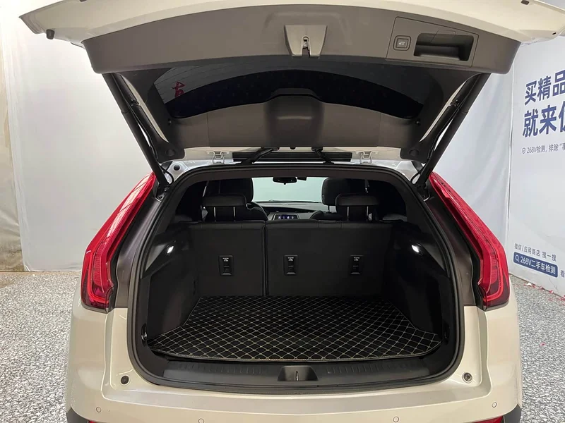 Cadillac XT4 — фото 14