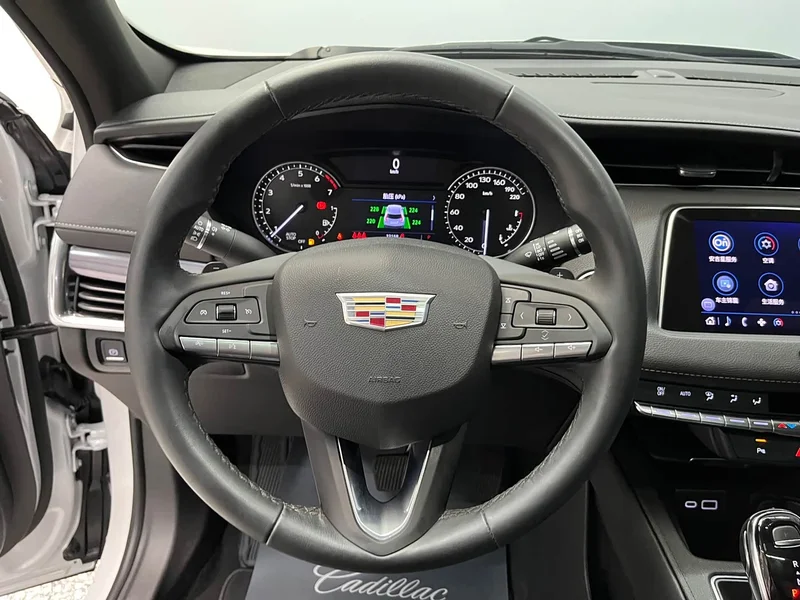 Cadillac XT4 — фото 8