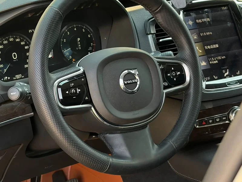 Volvo XC90 — фото 7