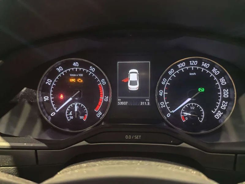 Skoda Superb — фото 11