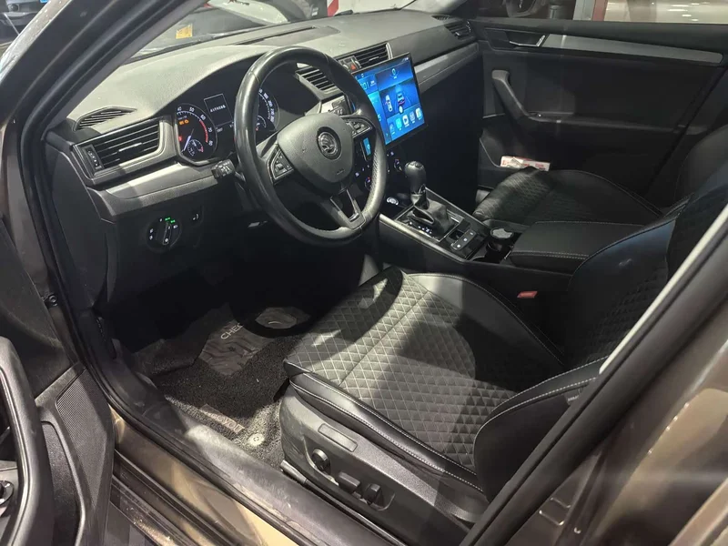 Skoda Superb — фото 12