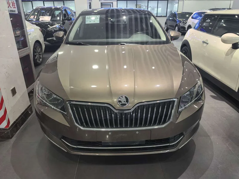 Skoda Superb — фото 2