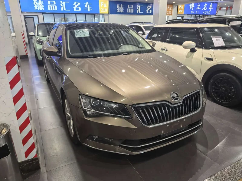 Skoda Superb — фото 3