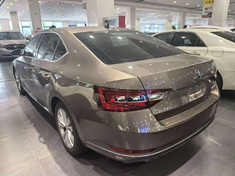 Skoda Superb — фото 4