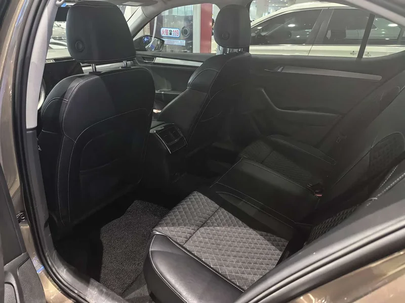 Skoda Superb — фото 6