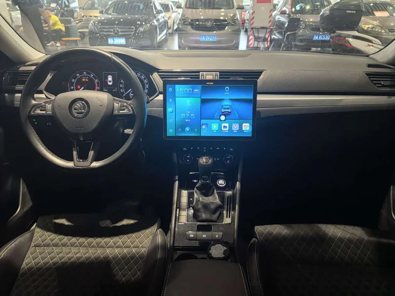 Skoda Superb — фото 7
