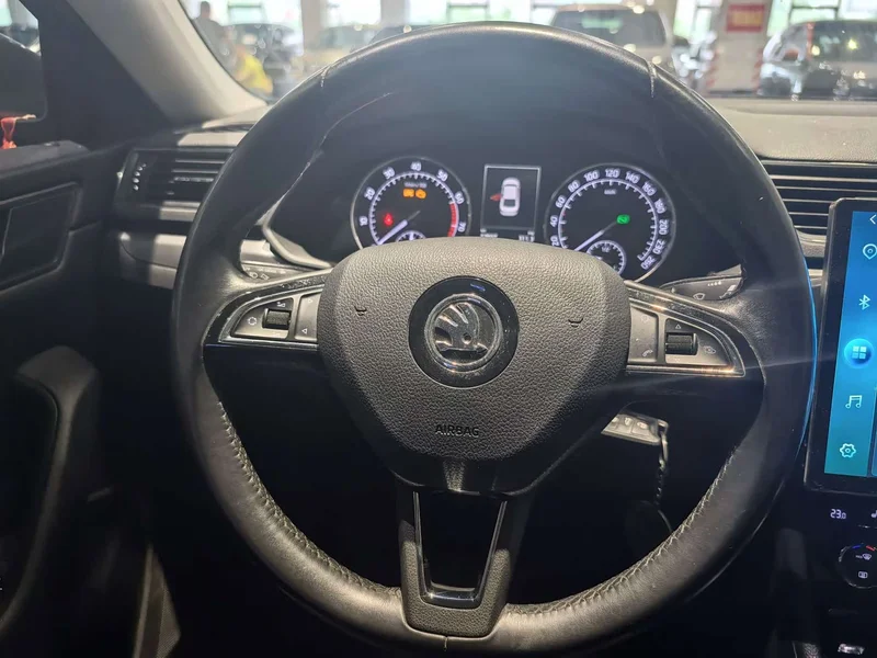 Skoda Superb — фото 10