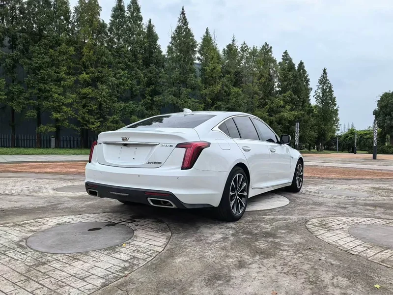 Cadillac CT5 — фото 9